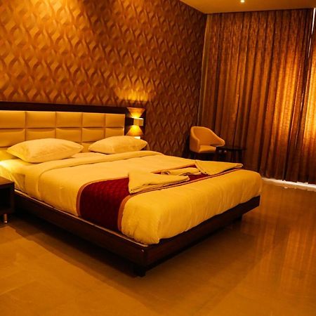 Royal Indraprastha The Hotel Bangalore Exterior photo